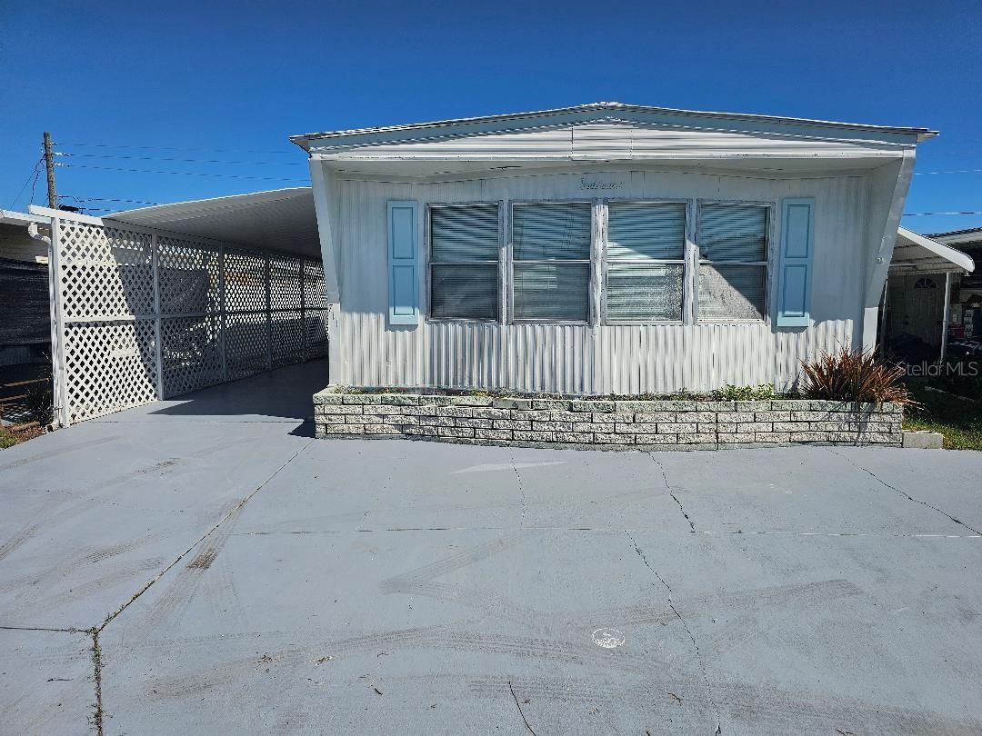 711 51ST AVENUE PLZ W Property Photo 1