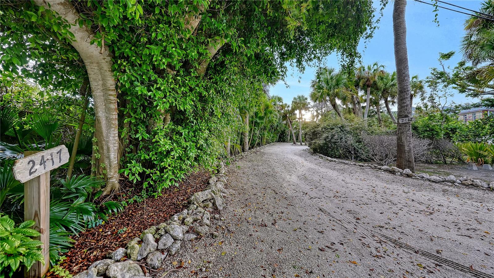2417 Casey Key Rd Property Photo 2