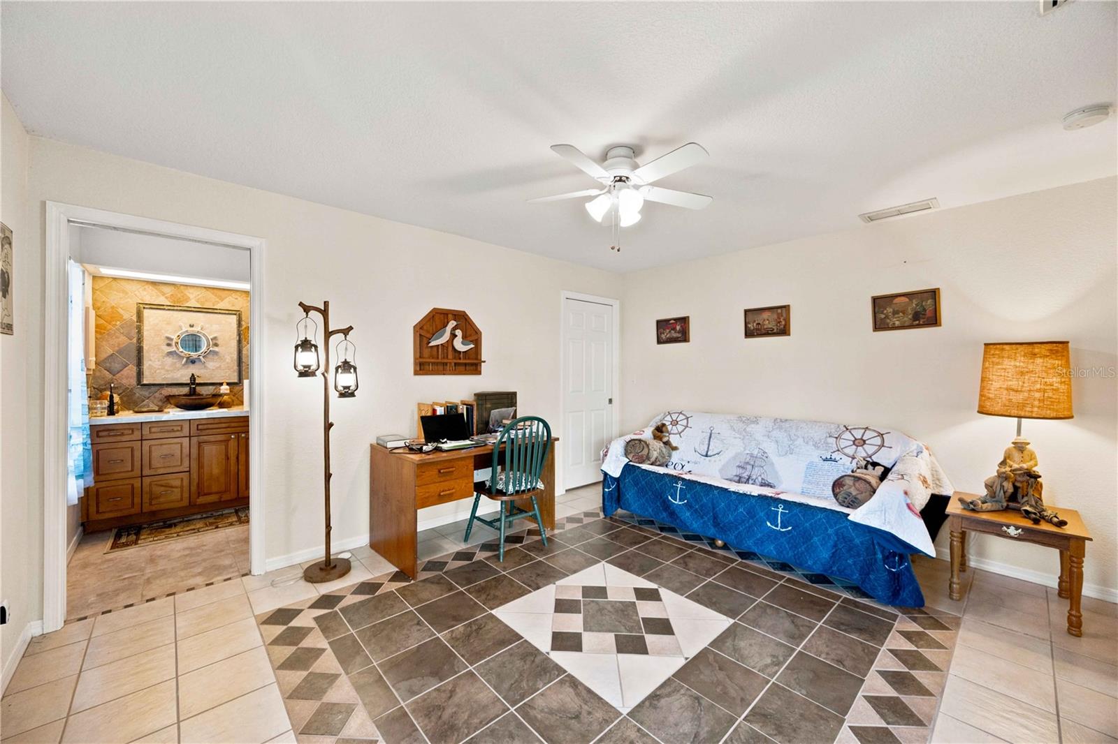 3907 Alwood St Property Photo 10