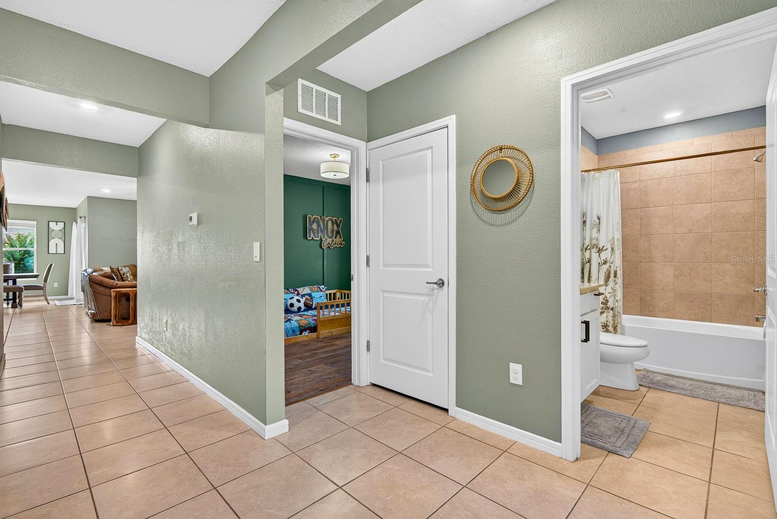 9348 Royal River Cir Property Photo 6