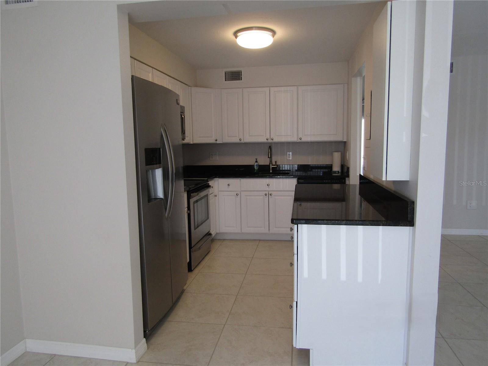 7304 W Country Club Dr N #115 Property Photo 3