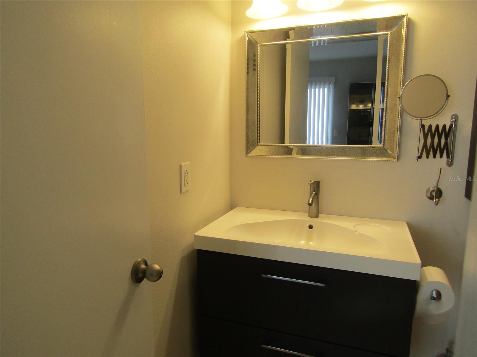 7304 W Country Club Dr N #115 Property Photo 6