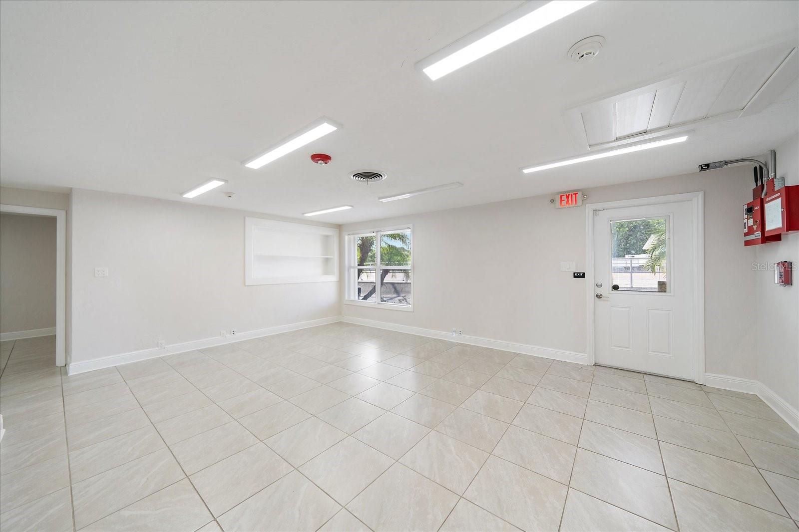 2535 Bee Ridge Rd Property Photo 3