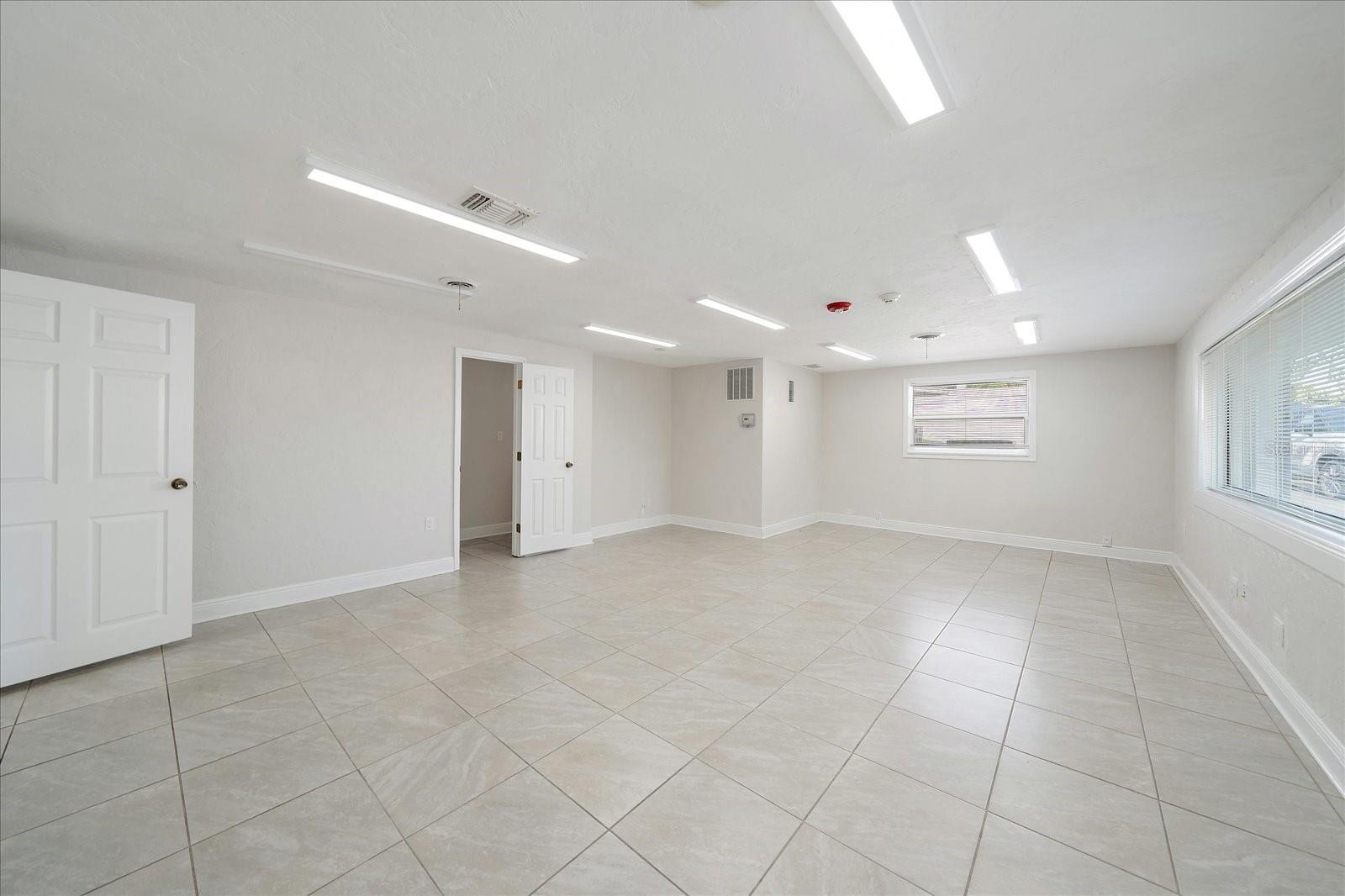 2535 Bee Ridge Rd Property Photo 5