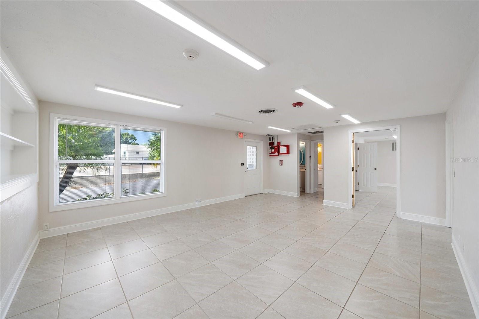 2535 Bee Ridge Rd Property Photo 6