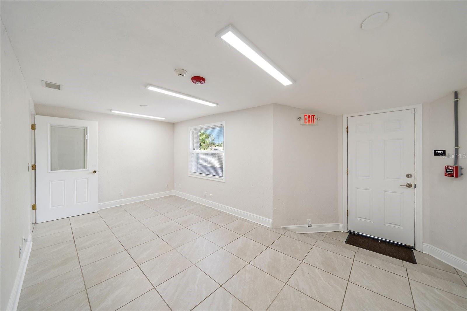 2535 Bee Ridge Rd Property Photo 7