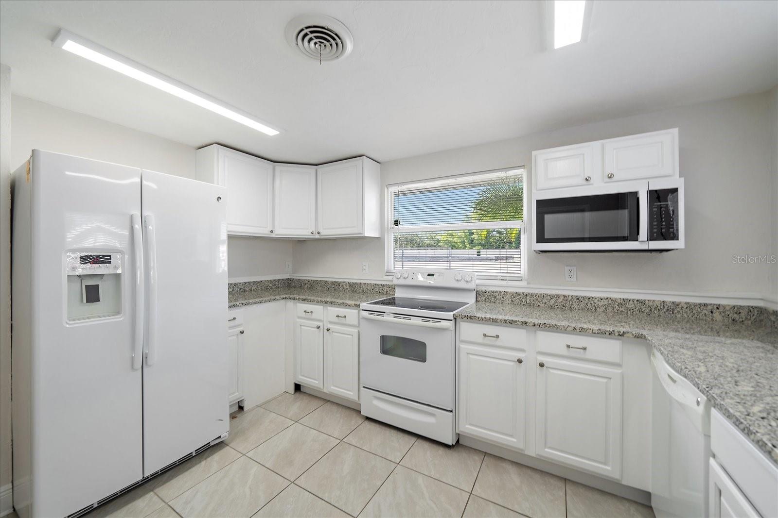 2535 Bee Ridge Rd Property Photo 10
