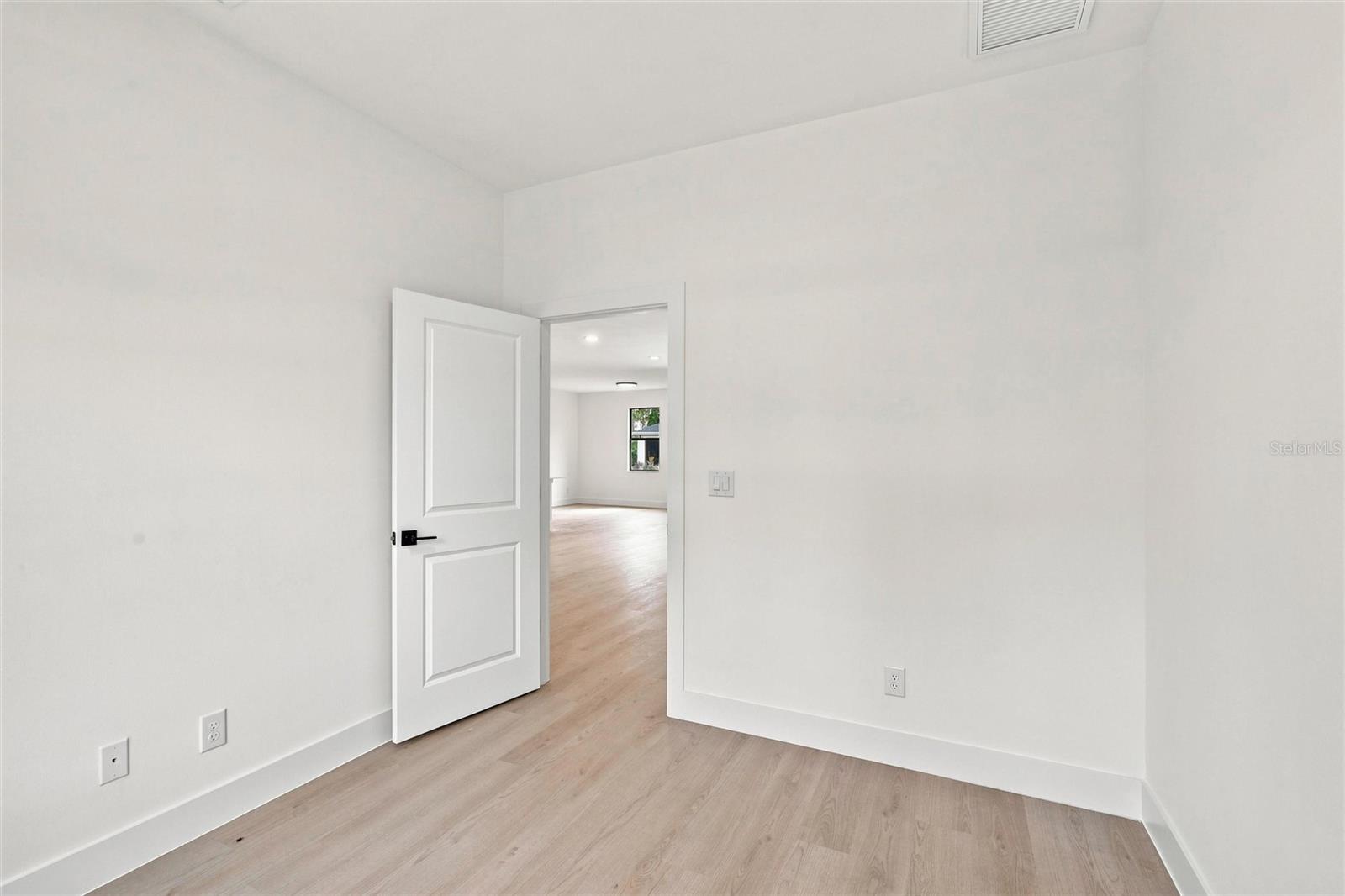 1912 Hagerick Ln Property Photo 25