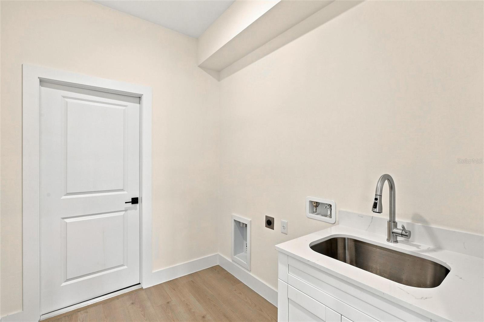 1912 Hagerick Ln Property Photo 26