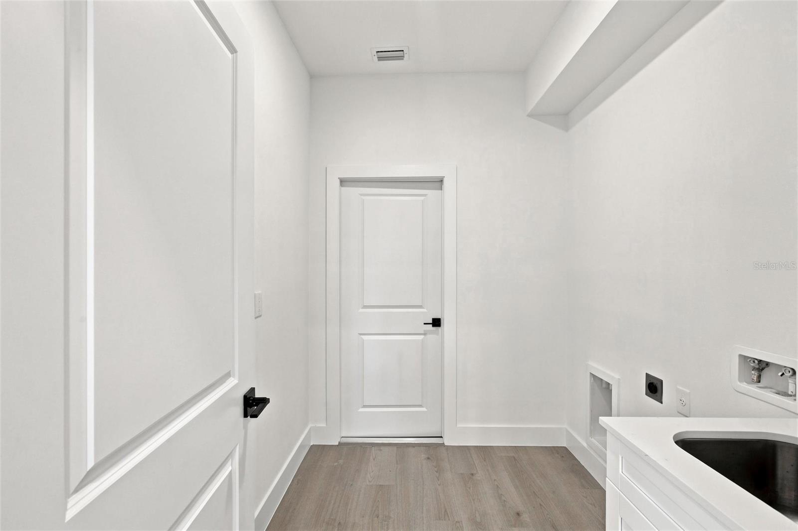 1912 Hagerick Ln Property Photo 27