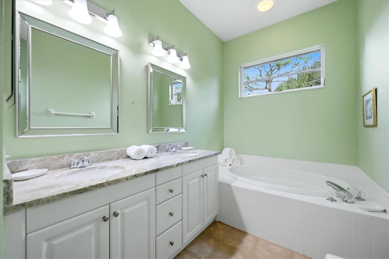 9413 Forest Hills Cir Property Photo 26