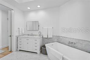 409 N Point Rd #802 Property Photo 26