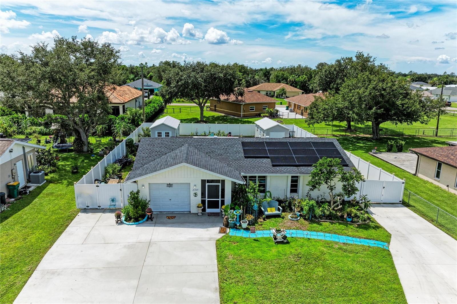 21507 Bancroft Ave Property Photo 1
