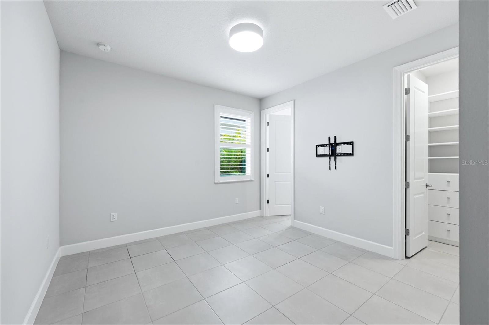 7717 Sandhill Lake Dr Property Photo 28