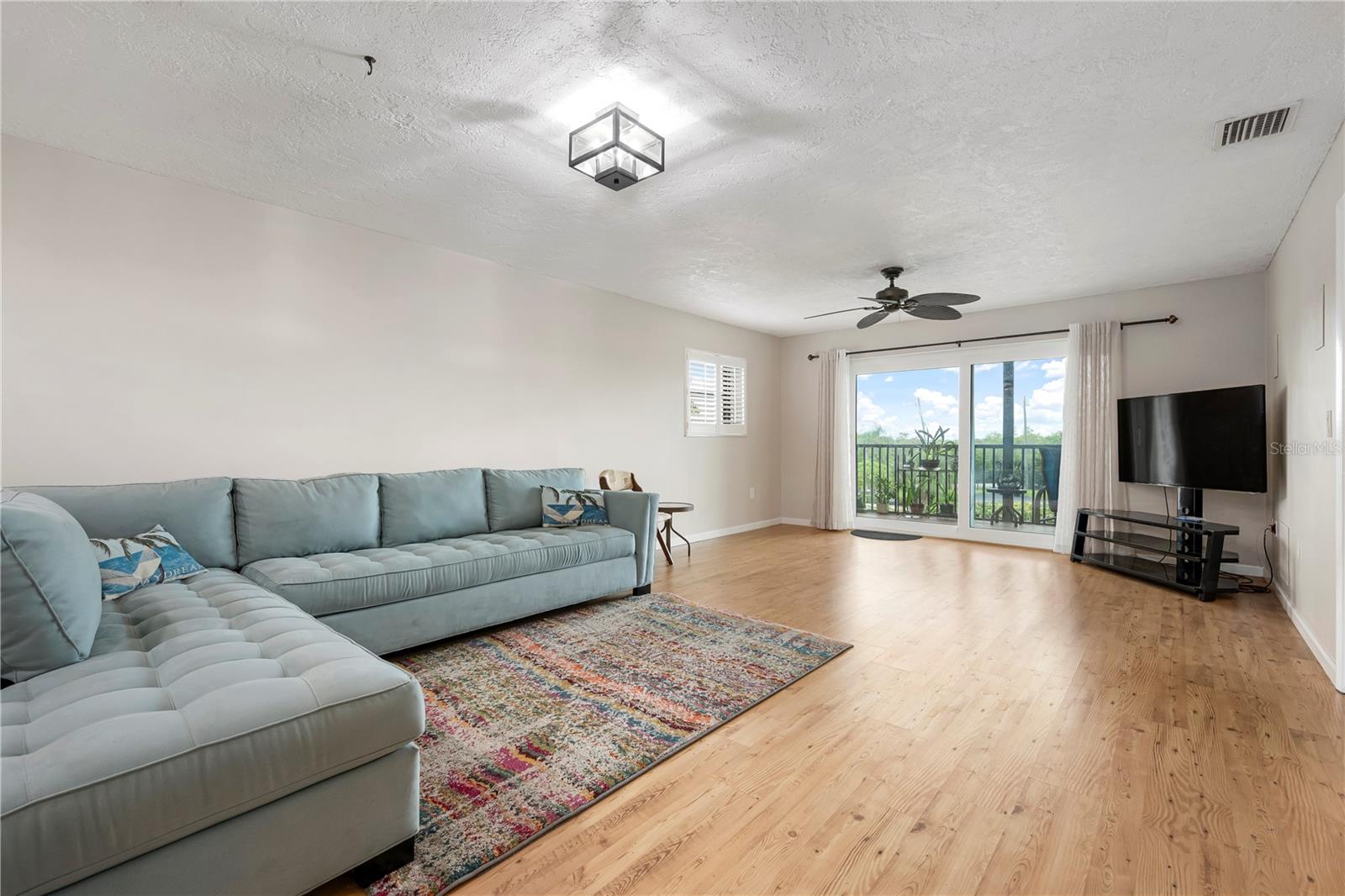 515 Leffingwell Ave #112 Property Photo 12