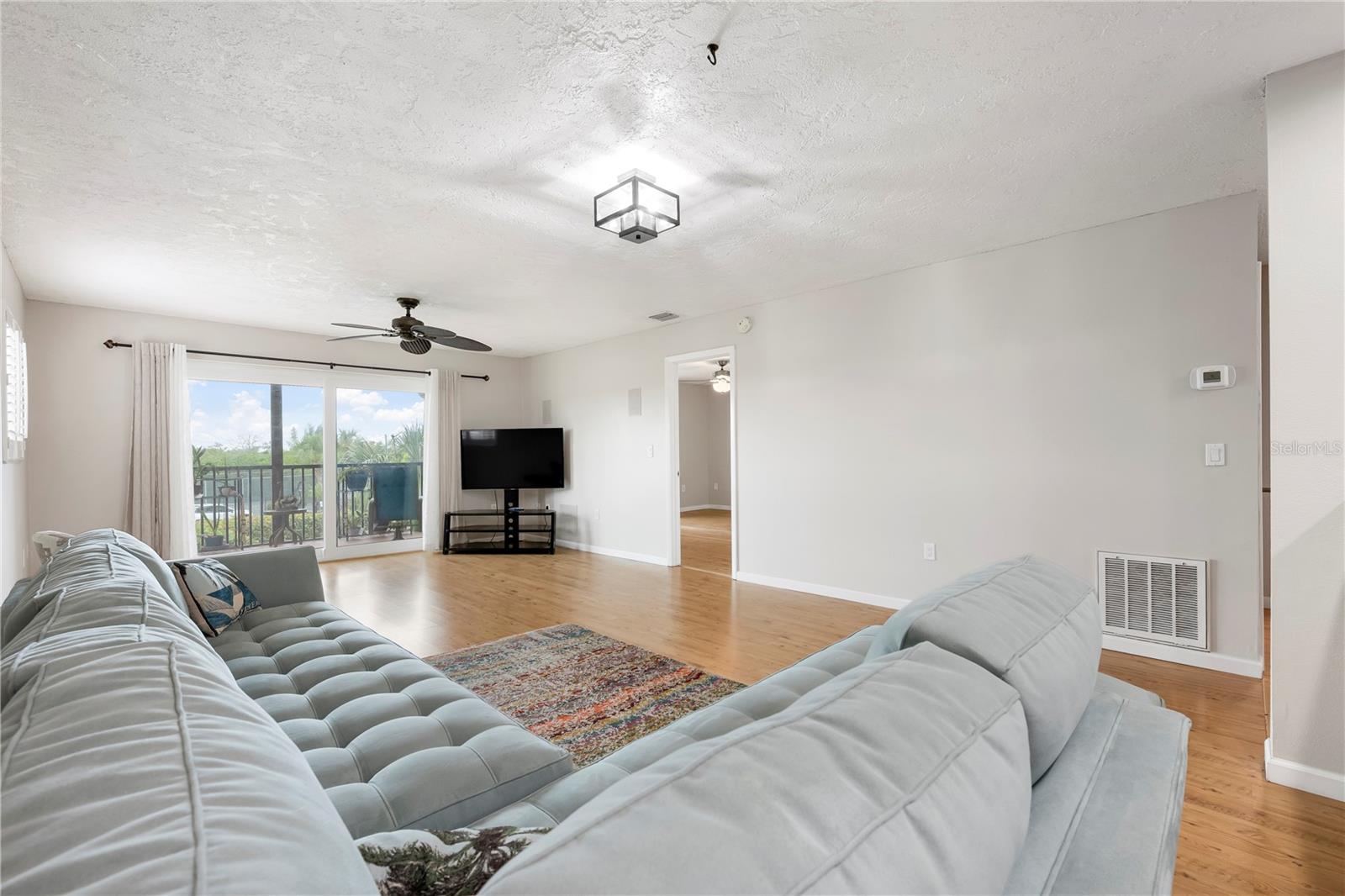 515 Leffingwell Ave #112 Property Photo 15