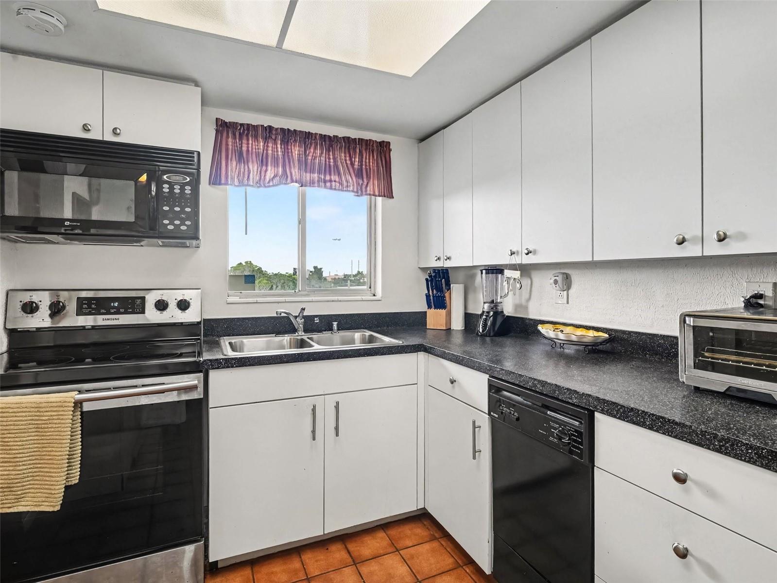 4137 Lake Bayshore Dr #c505 Property Photo 3