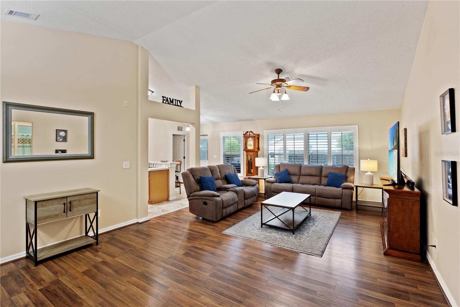 12167 Warwick Cir Property Photo 7