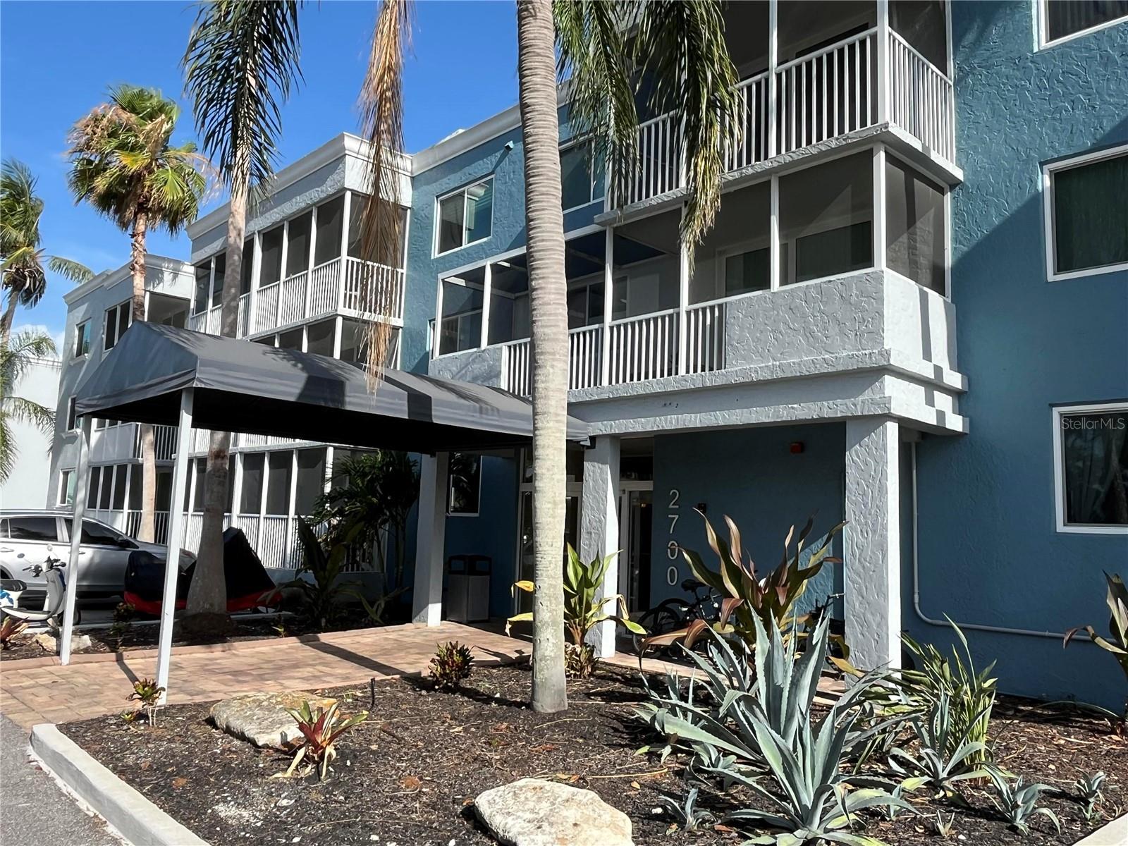 2700 COCONUT BAY LN #429 (2K) Property Photo 1