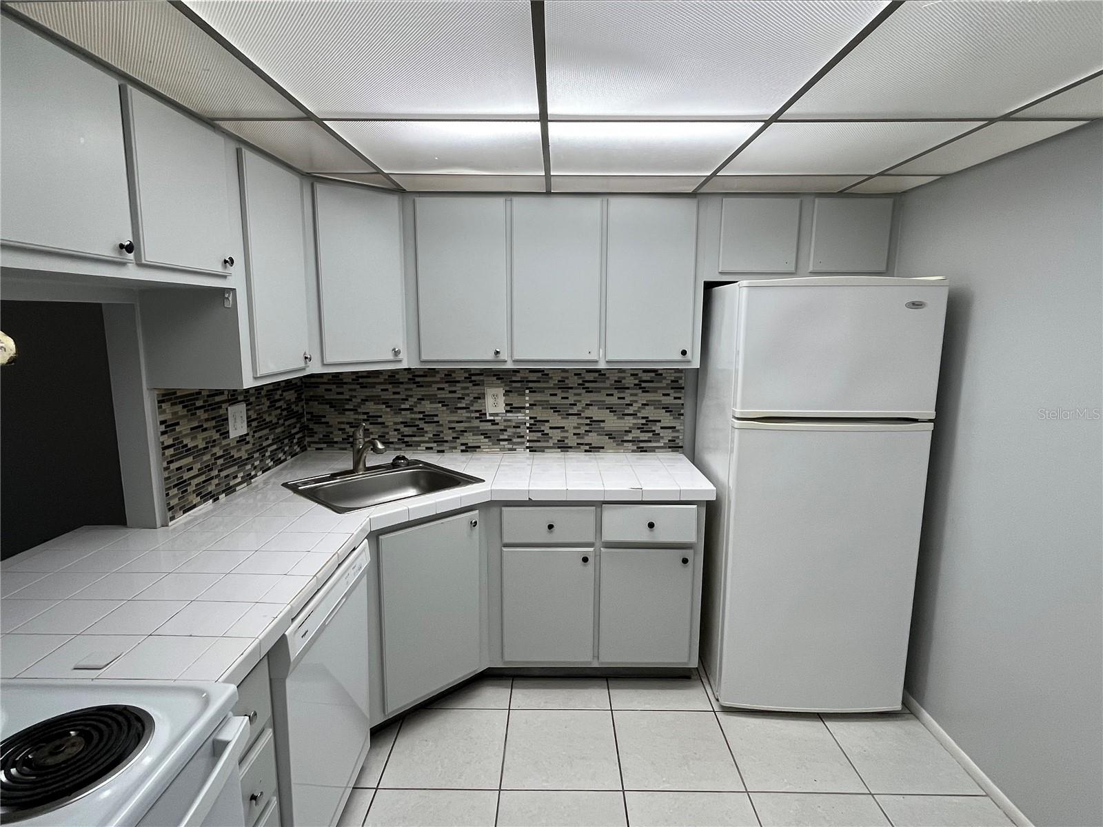 2700 Coconut Bay Ln #429 (2k) Property Photo 3