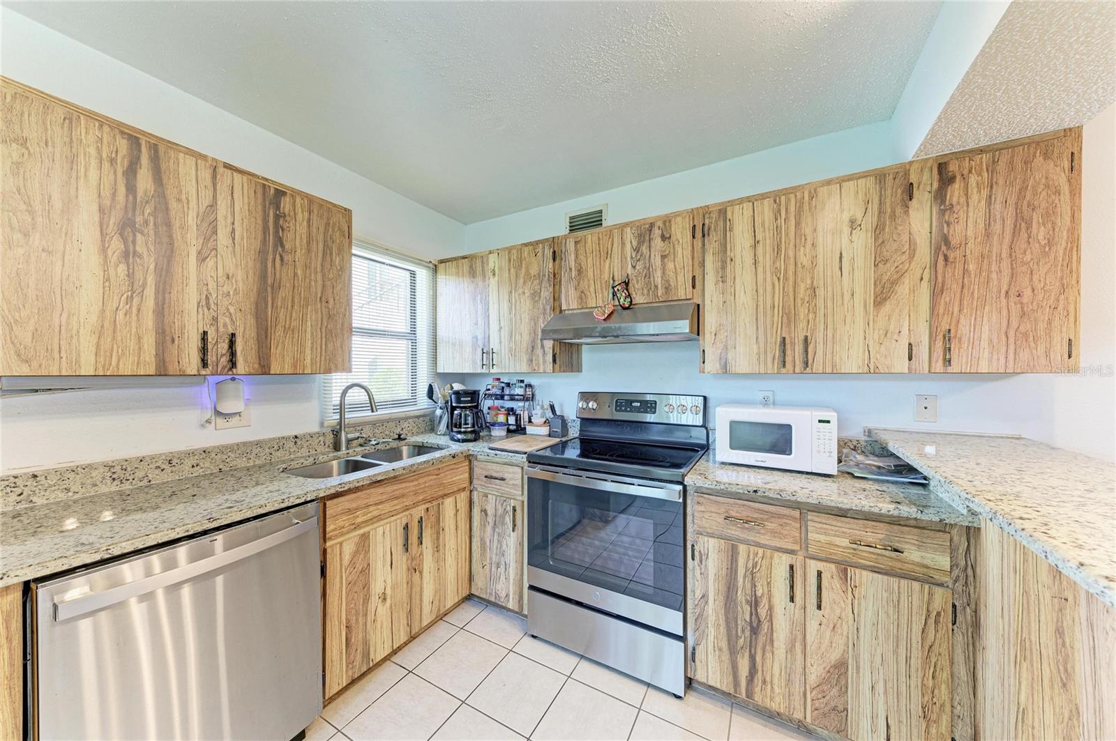 5400 34th St W #a10 Property Photo 13