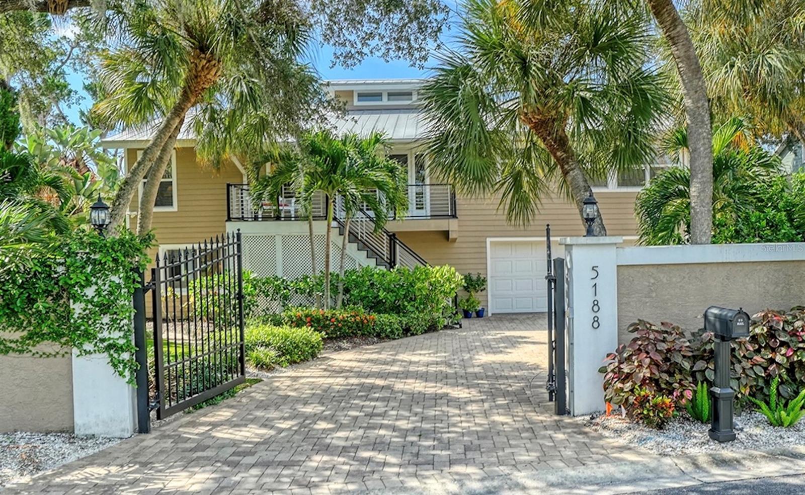 5188 Siesta Woods Dr Property Photo 1