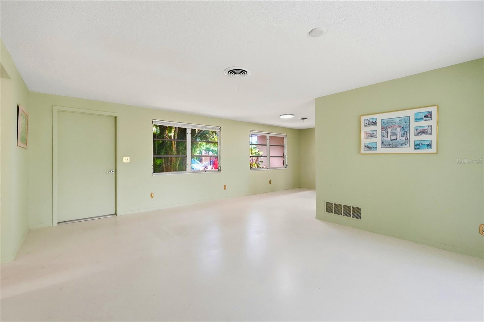 437 Beach Park Blvd Property Photo 7