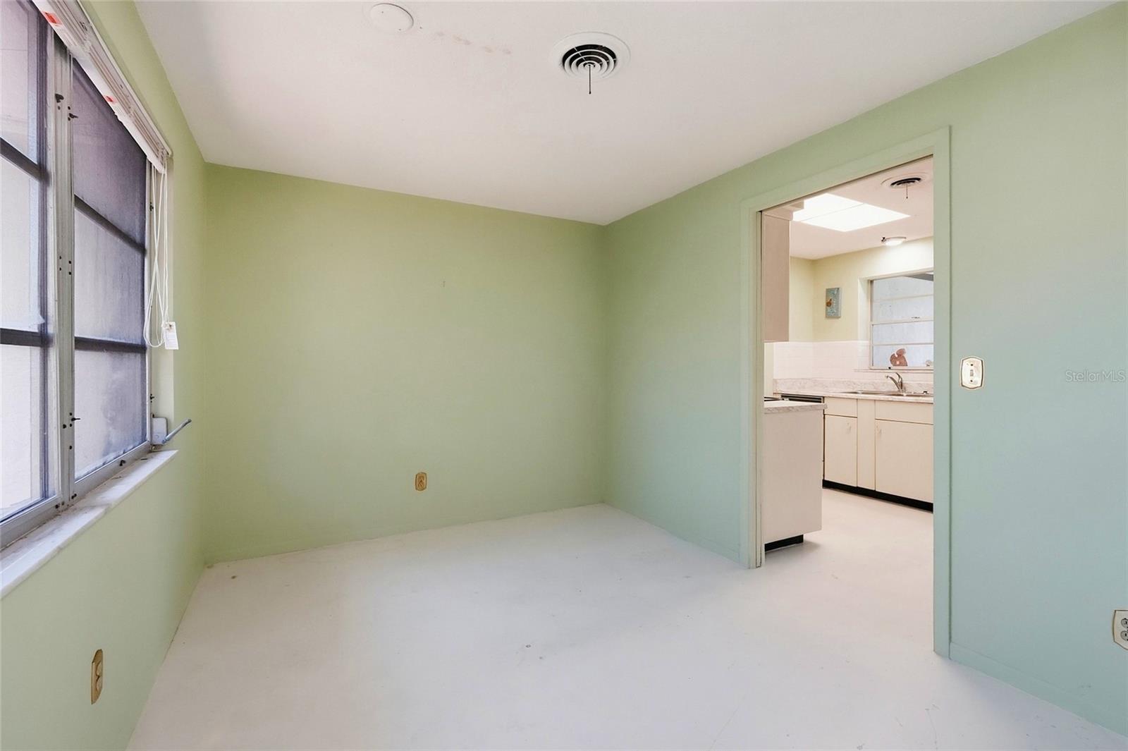 437 Beach Park Blvd Property Photo 9