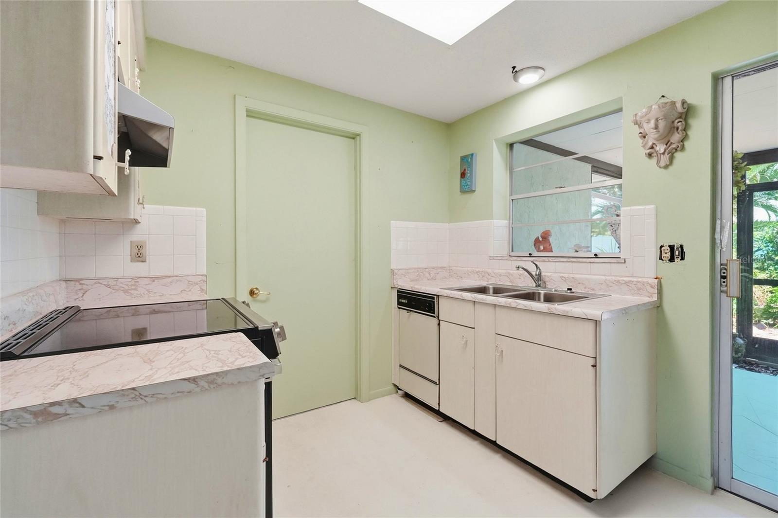 437 Beach Park Blvd Property Photo 16