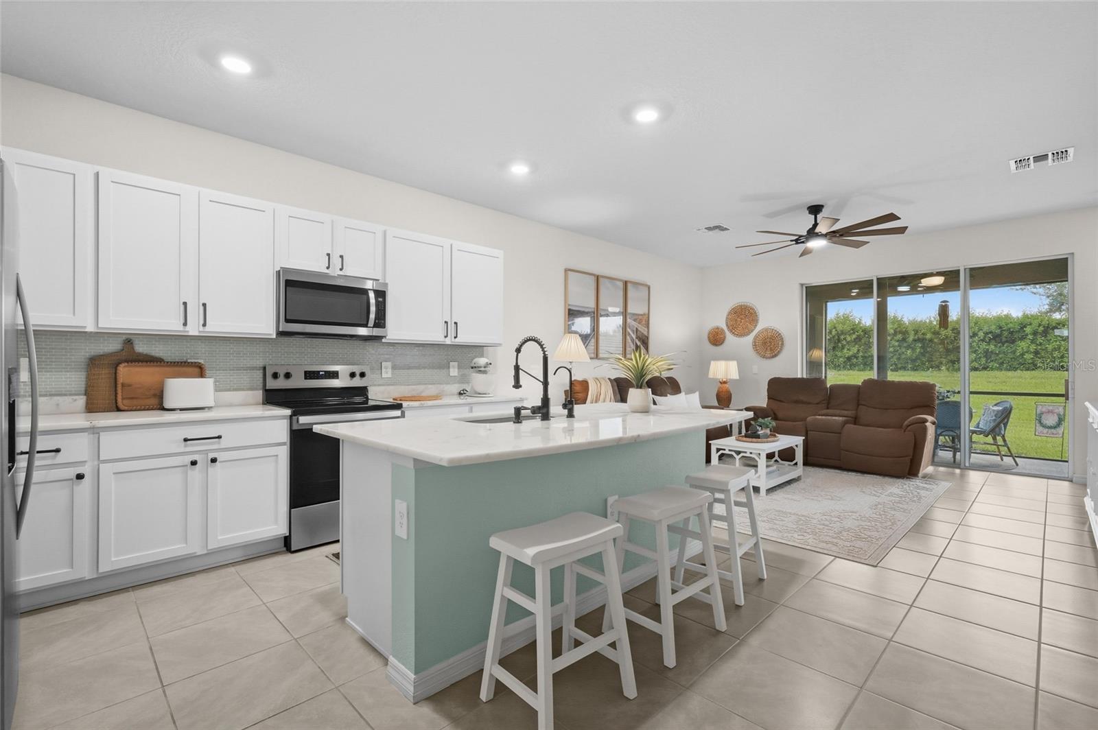 17668 Crescent Moon Loop Property Photo 4