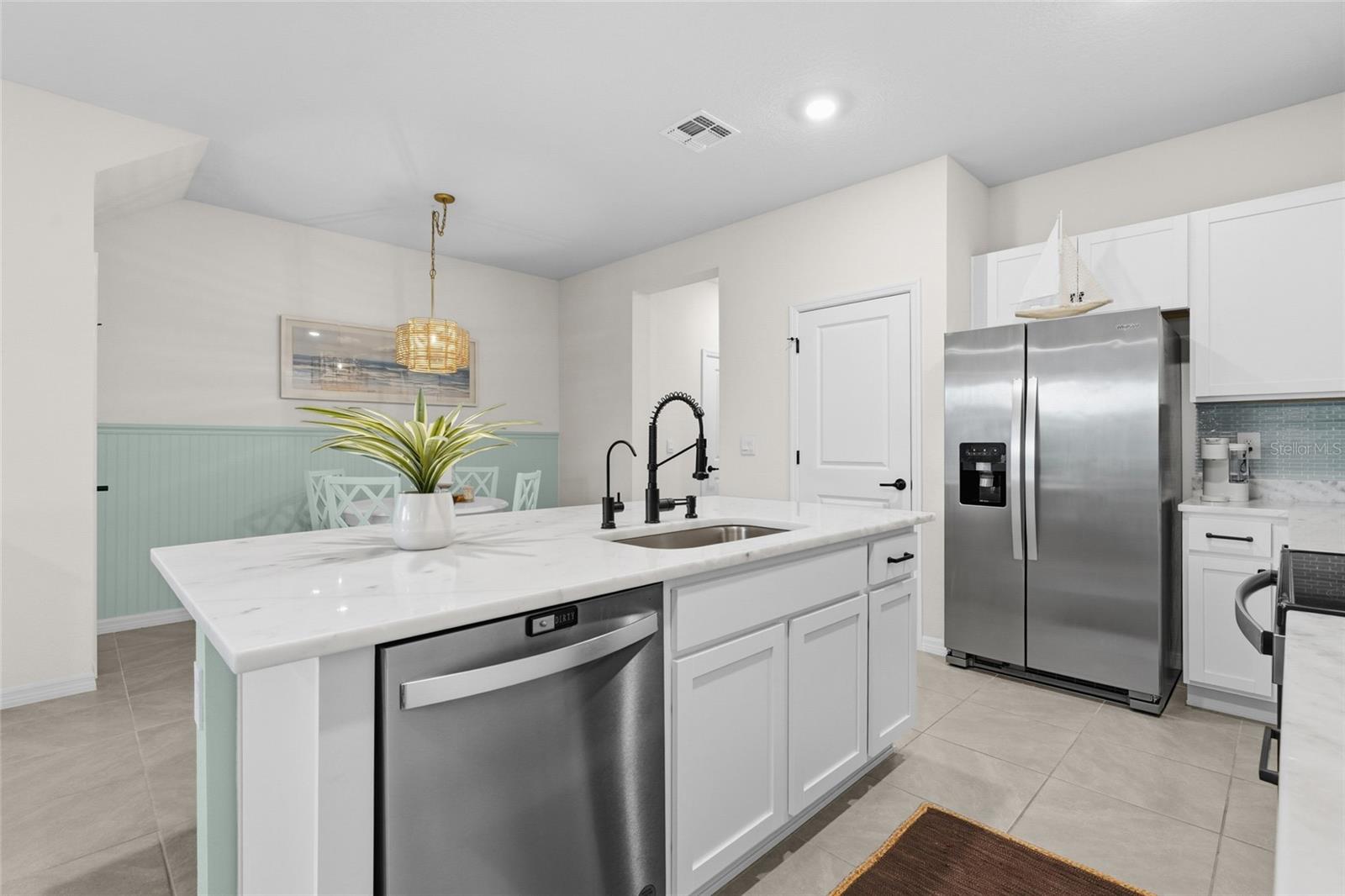 17668 Crescent Moon Loop Property Photo 6