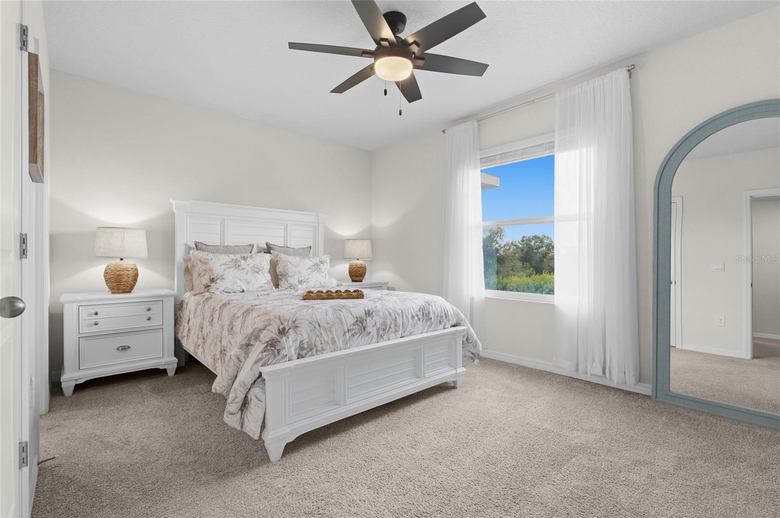 17668 Crescent Moon Loop Property Photo 10
