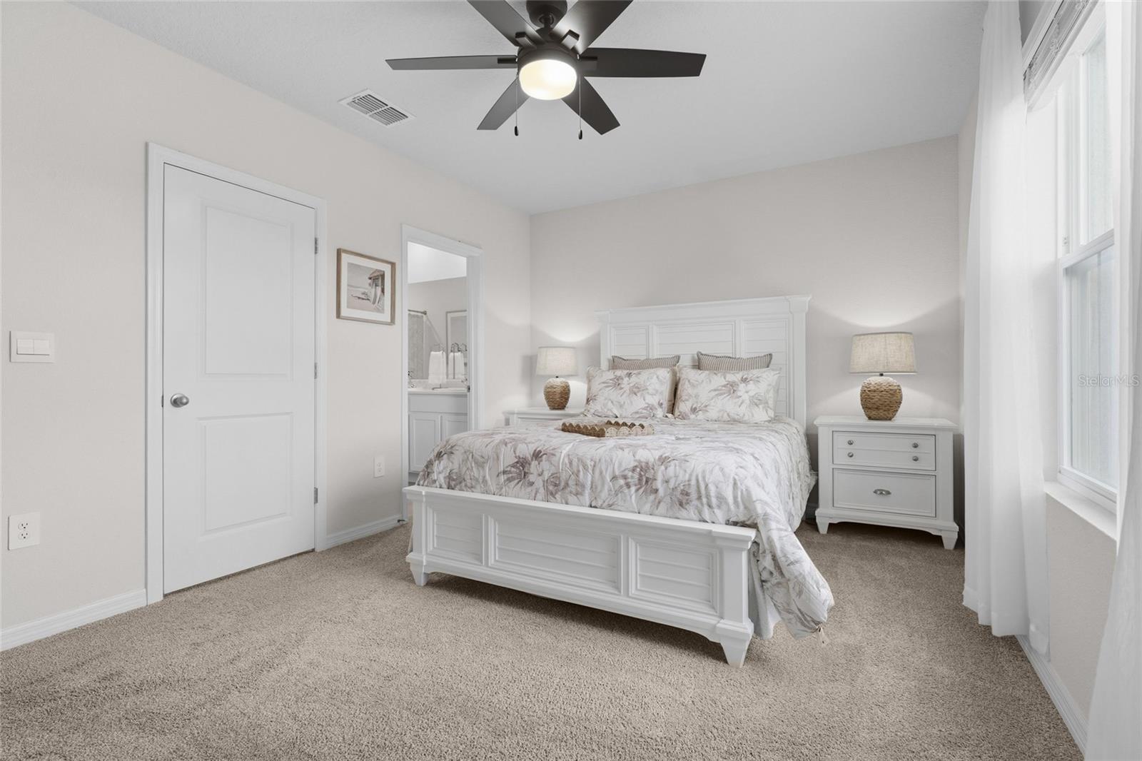 17668 Crescent Moon Loop Property Photo 11