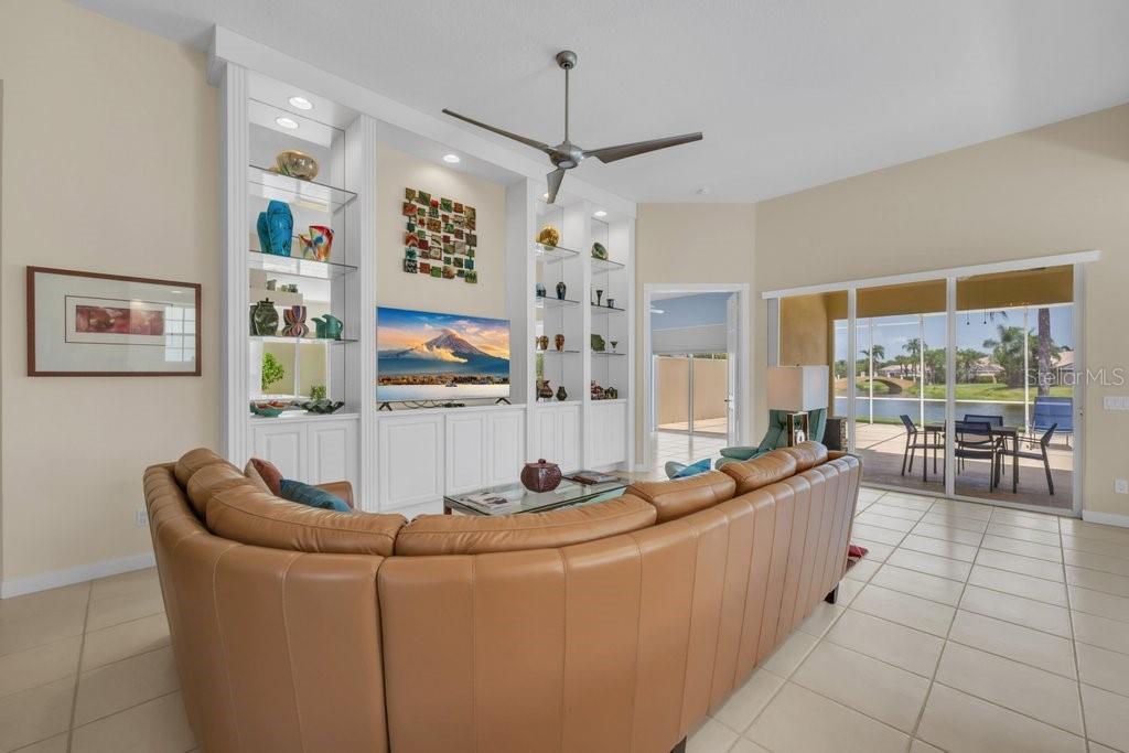 8375 Jesolo Ln Property Photo 2