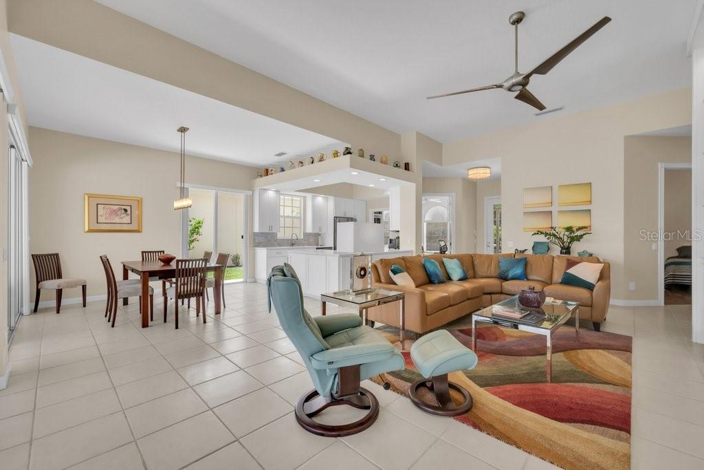 8375 Jesolo Ln Property Photo 4