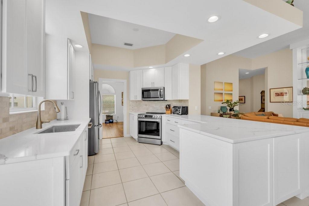 8375 Jesolo Ln Property Photo 6