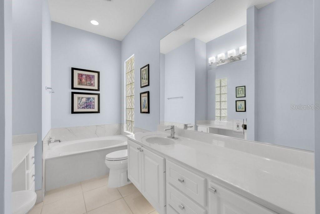 8375 Jesolo Ln Property Photo 13