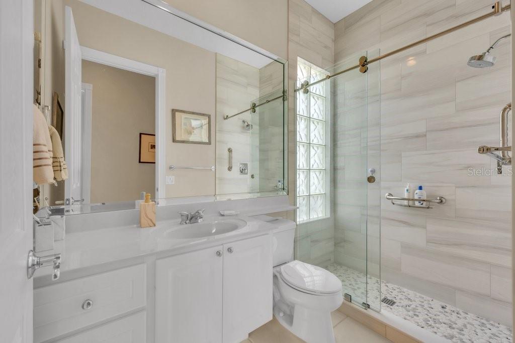 8375 Jesolo Ln Property Photo 16