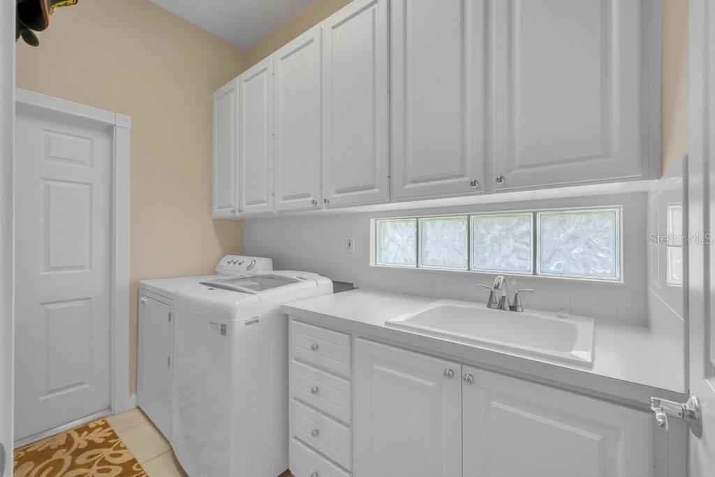 8375 Jesolo Ln Property Photo 18