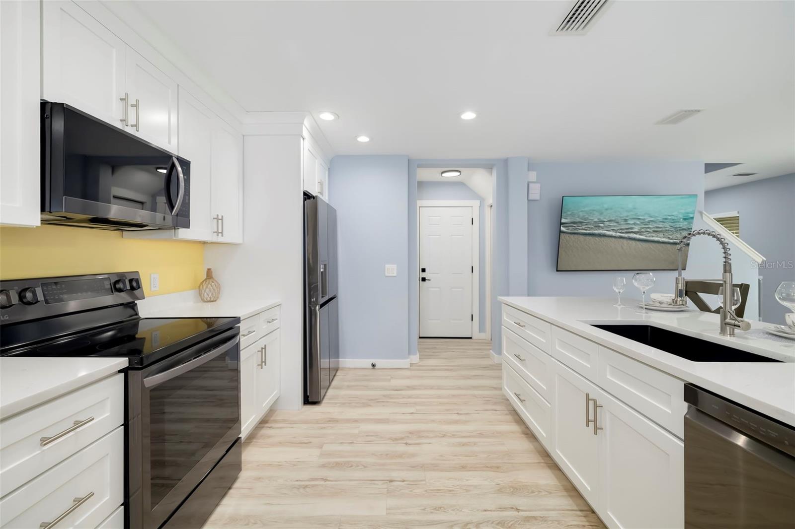 206 Beacon Harbour Loop Property Photo 11