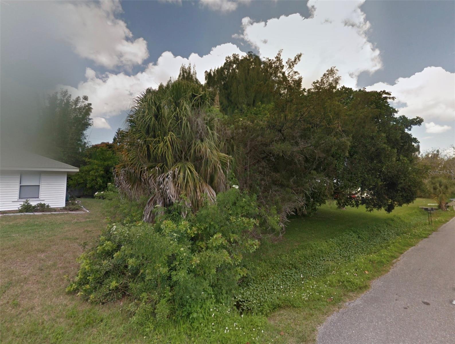 1030 Linden Rd Property Photo 2