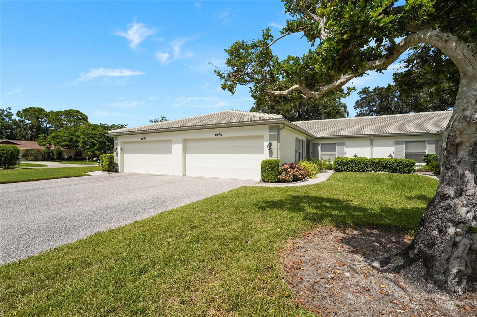 3032 RINGWOOD MDW #17 Property Photo 1