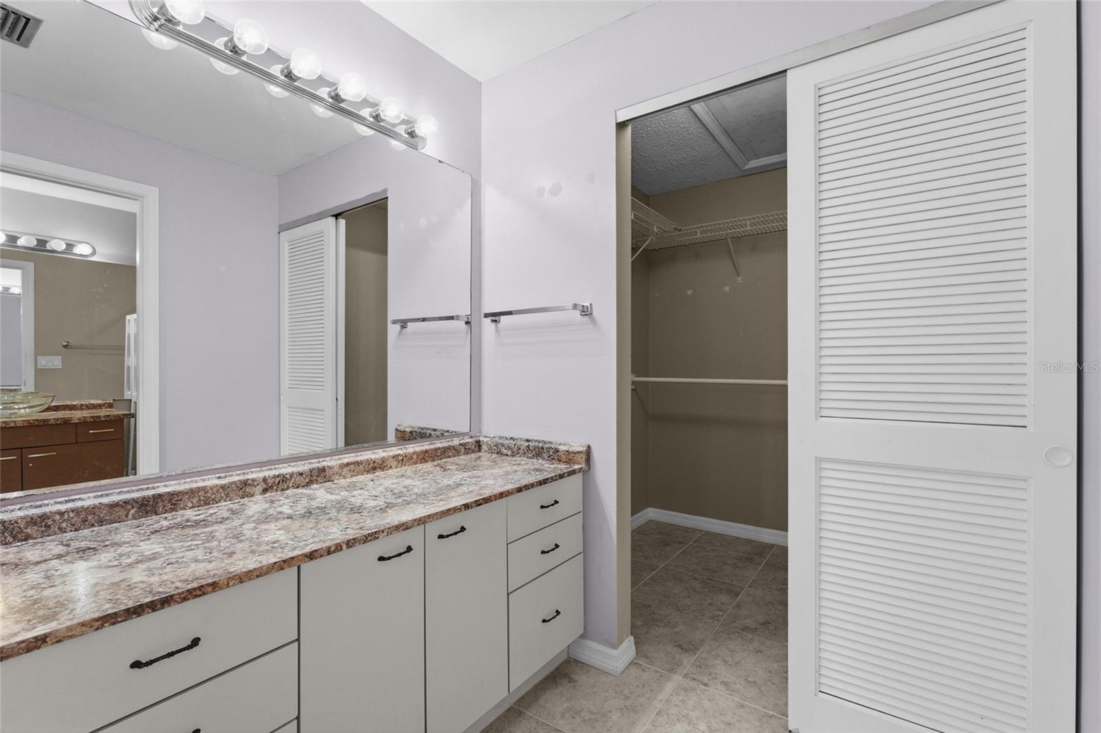 3032 Ringwood Mdw #17 Property Photo 6