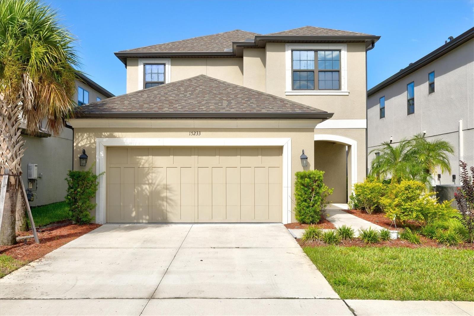 15233 Shady Palms Ln Property Photo 3