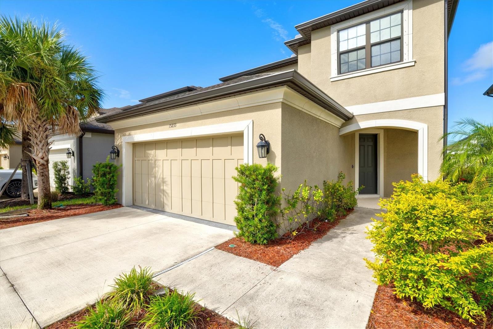 15233 Shady Palms Ln Property Photo 4