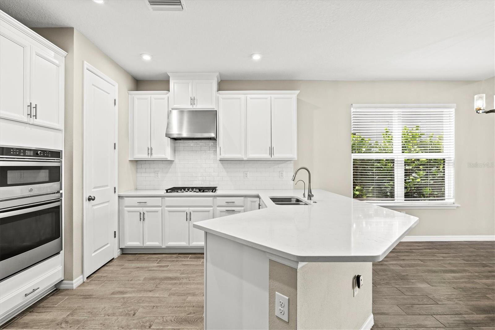 15233 Shady Palms Ln Property Photo 11