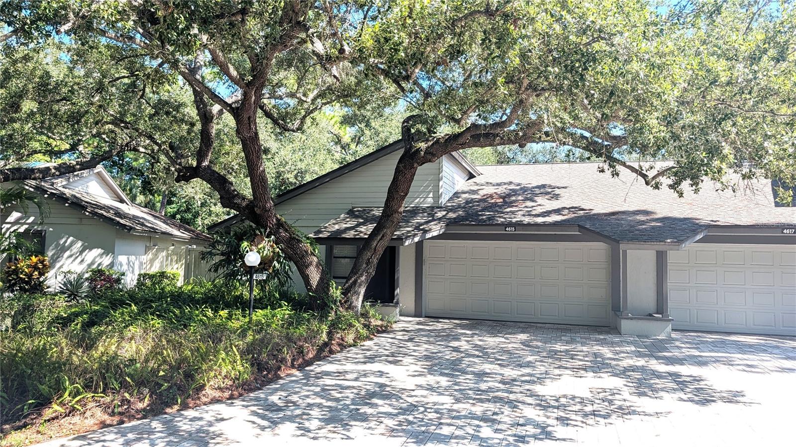 4615 OAK FOREST DR E #22 Property Photo 1