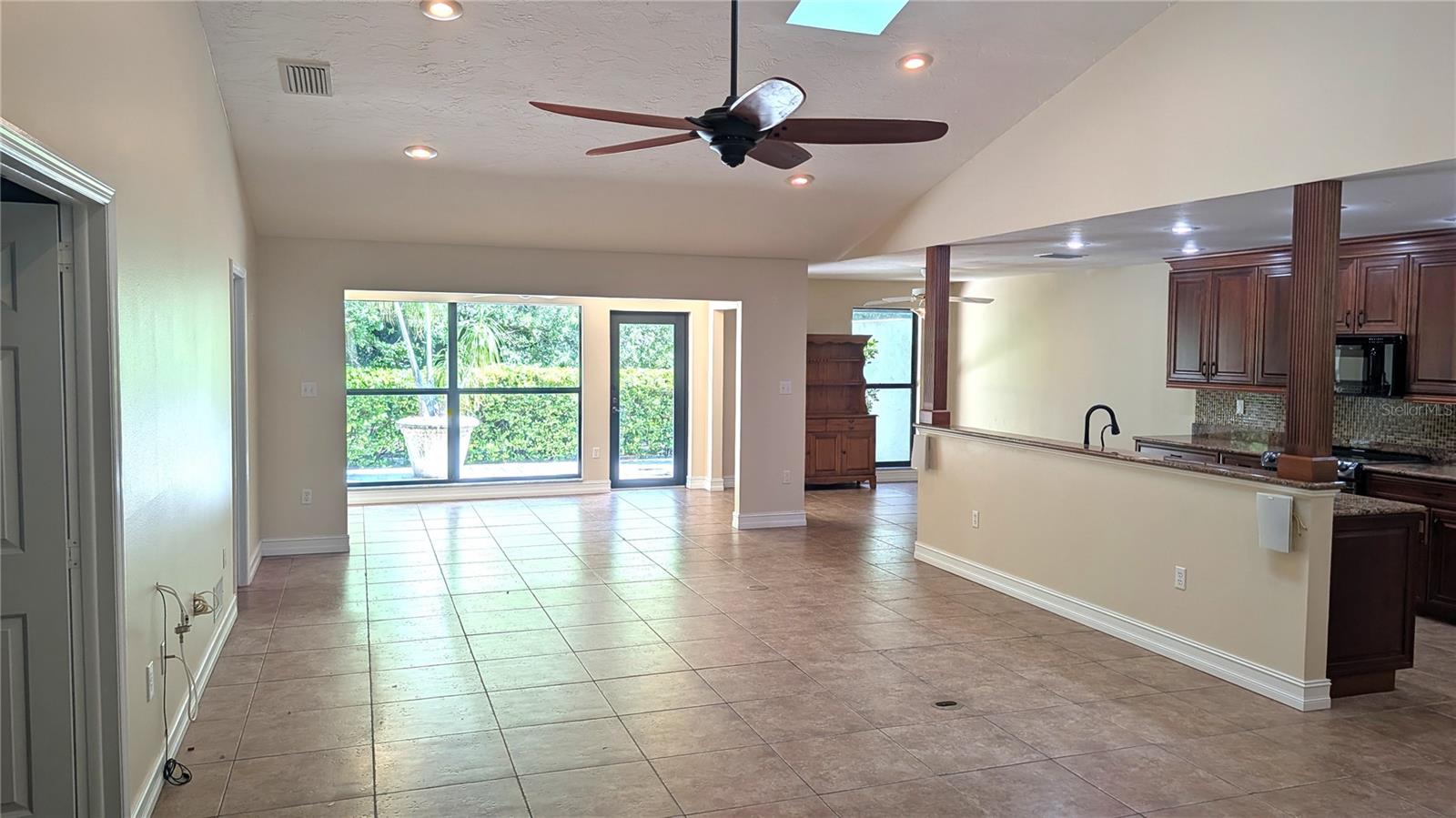 4615 Oak Forest Dr E #22 Property Photo 2