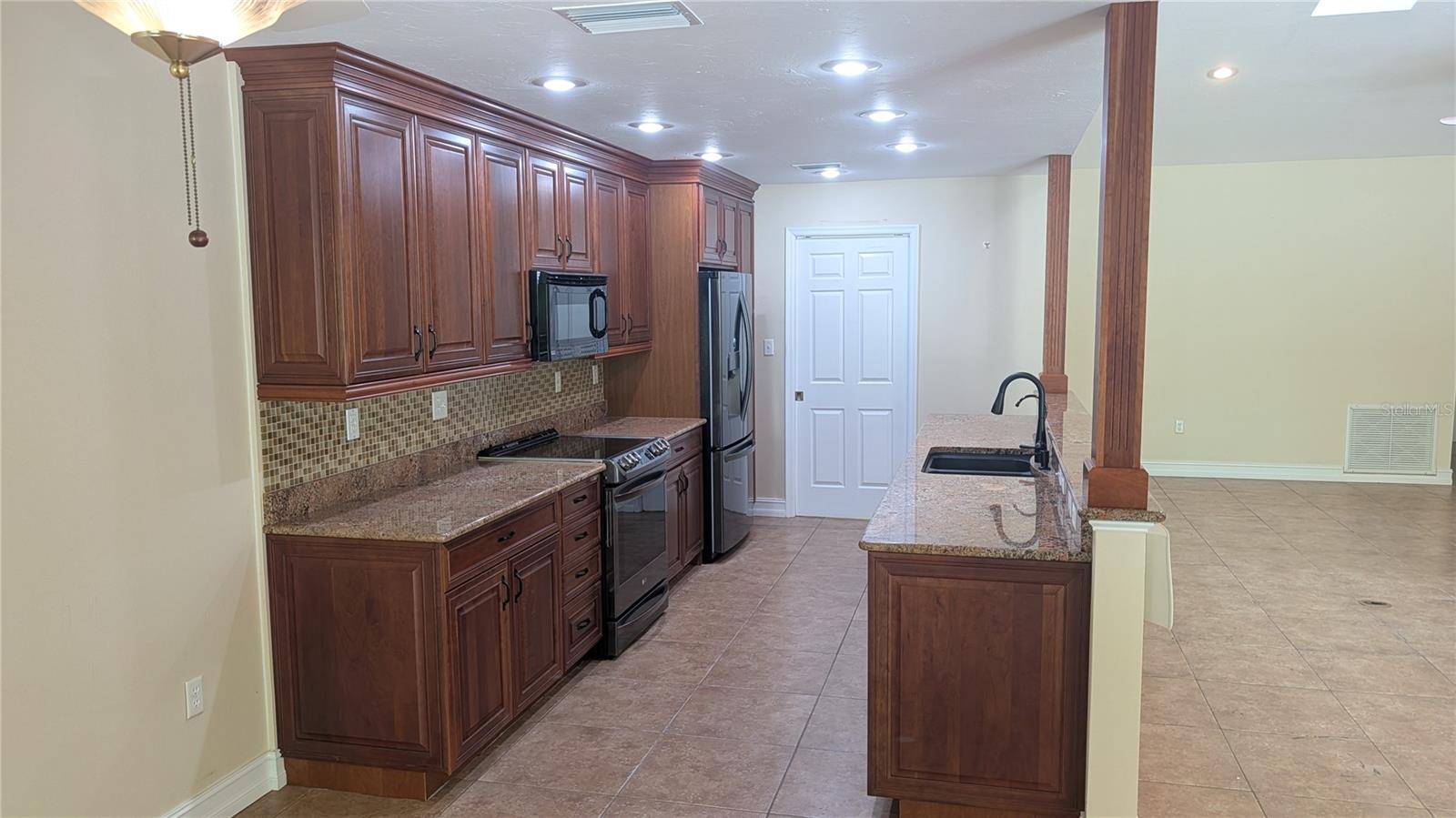 4615 Oak Forest Dr E #22 Property Photo 9