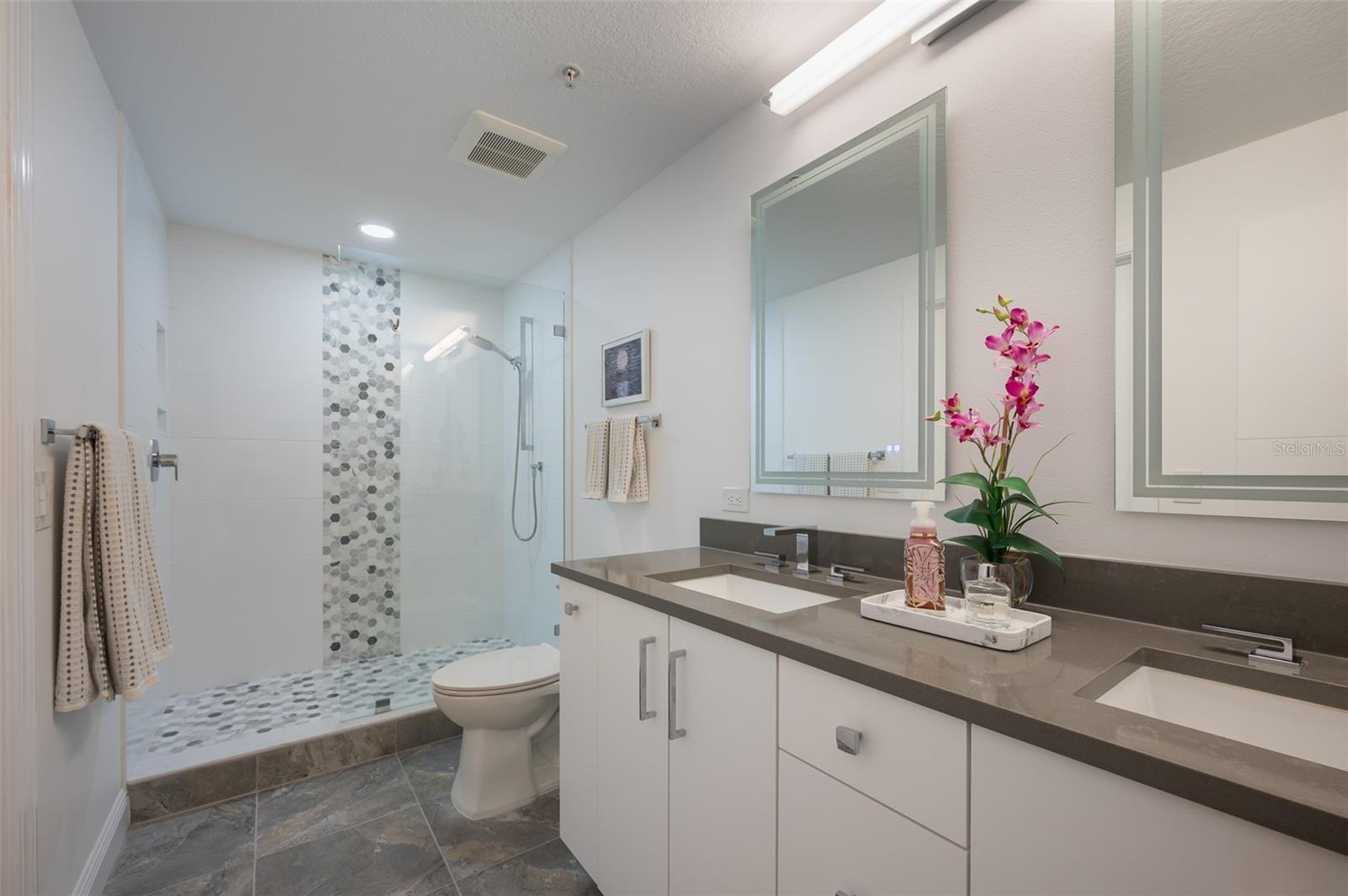 800 N Tamiami Trl #815 Property Photo 22